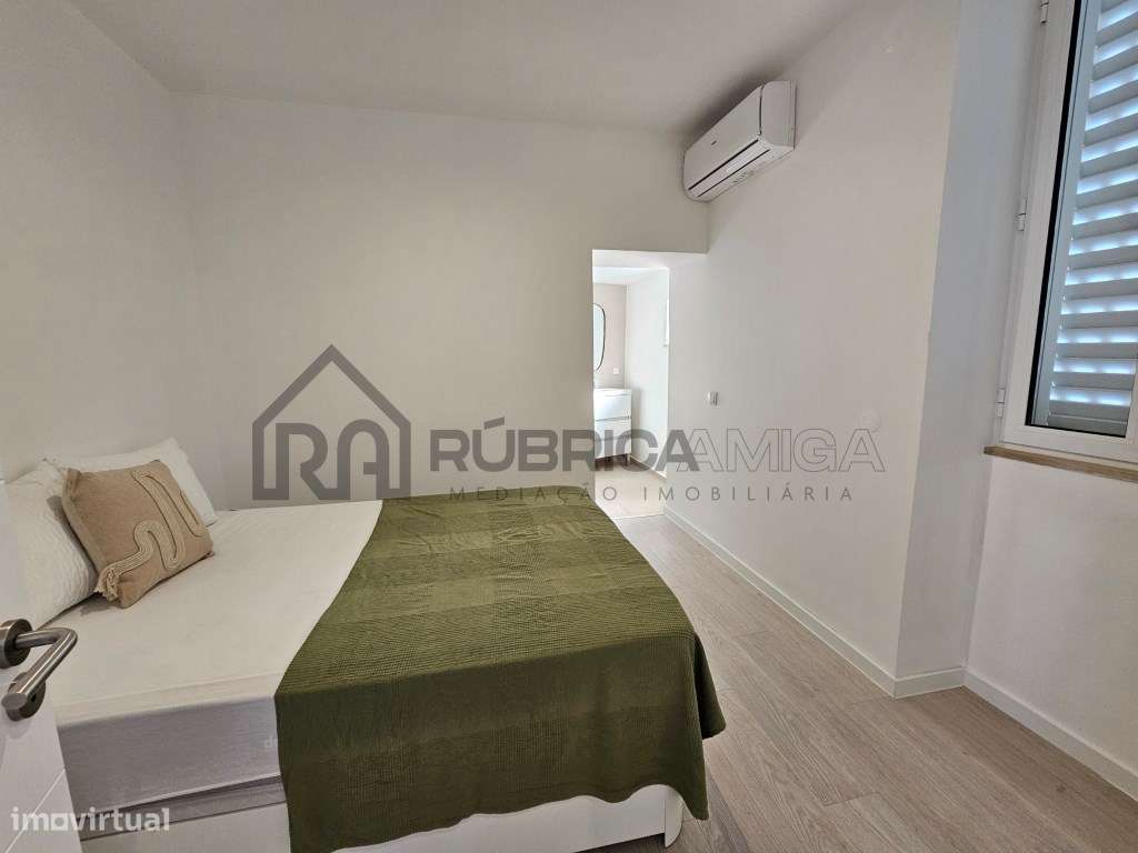 Moradia V2 em Loulé renovada com terraço e logradouro-13