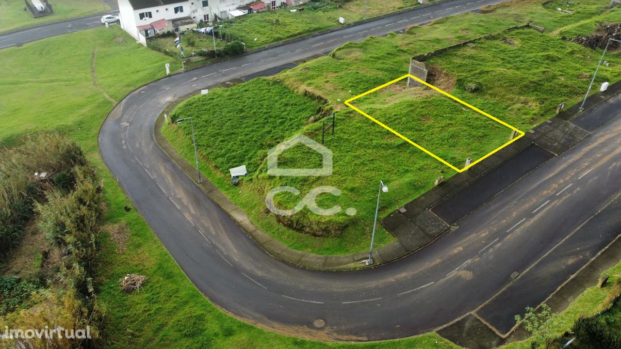 Terreno com 240,10 m2 - Ponta Garça - Vila Franca do Campo