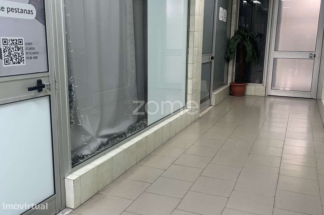 Loja no Centro Comercial da Cruz de Pau - Grande imagem: 2/4