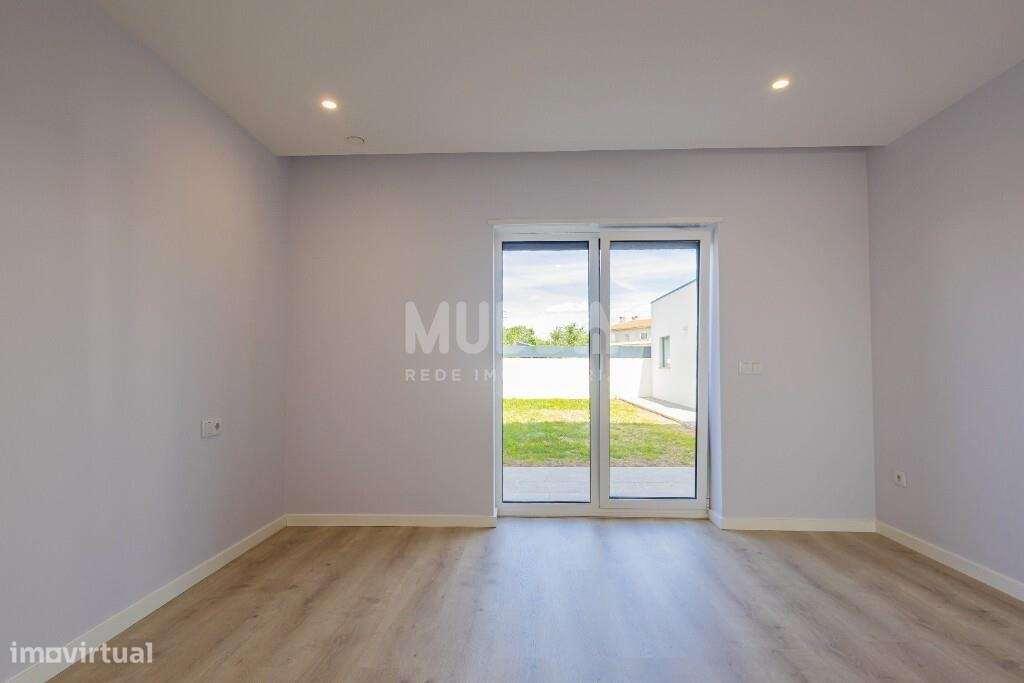 Moradia T4 com Design Contemporâneo e Acabamentos Premium-10