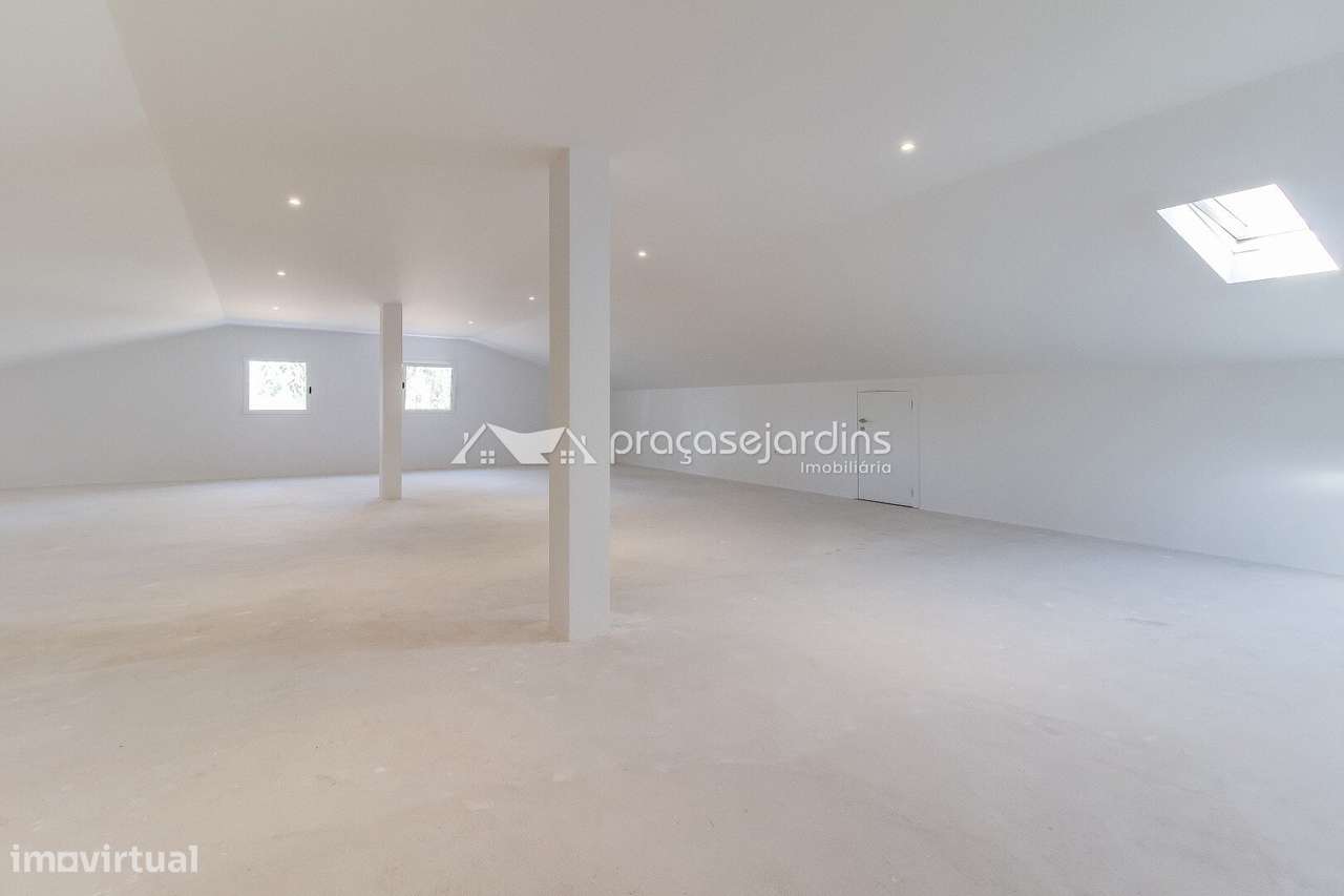 Moradia T3 com jardim, varanda e garagem-25