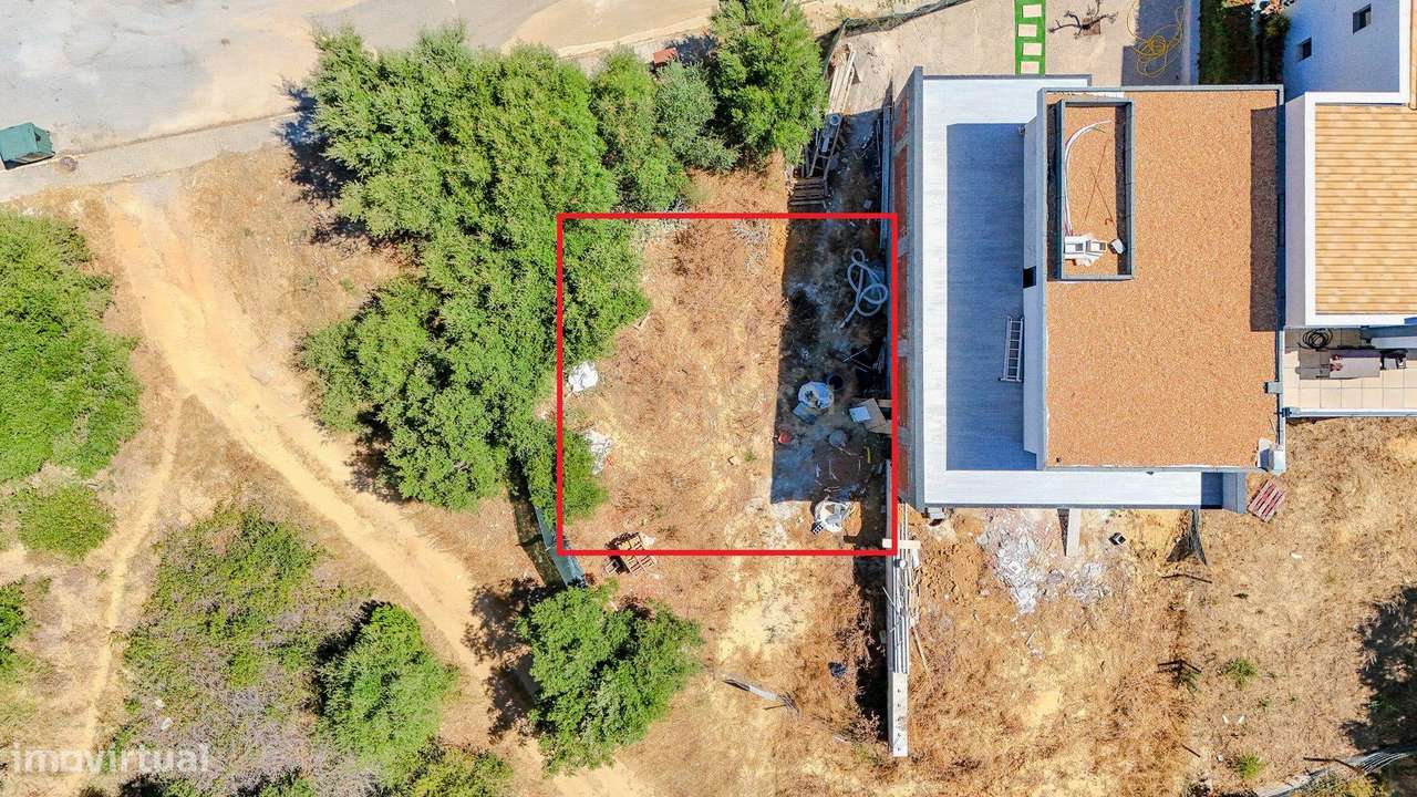 Lote de Terreno Urbano para Construção de Moradia T2 C/ Cave, localiza - Grande imagem: 4/10