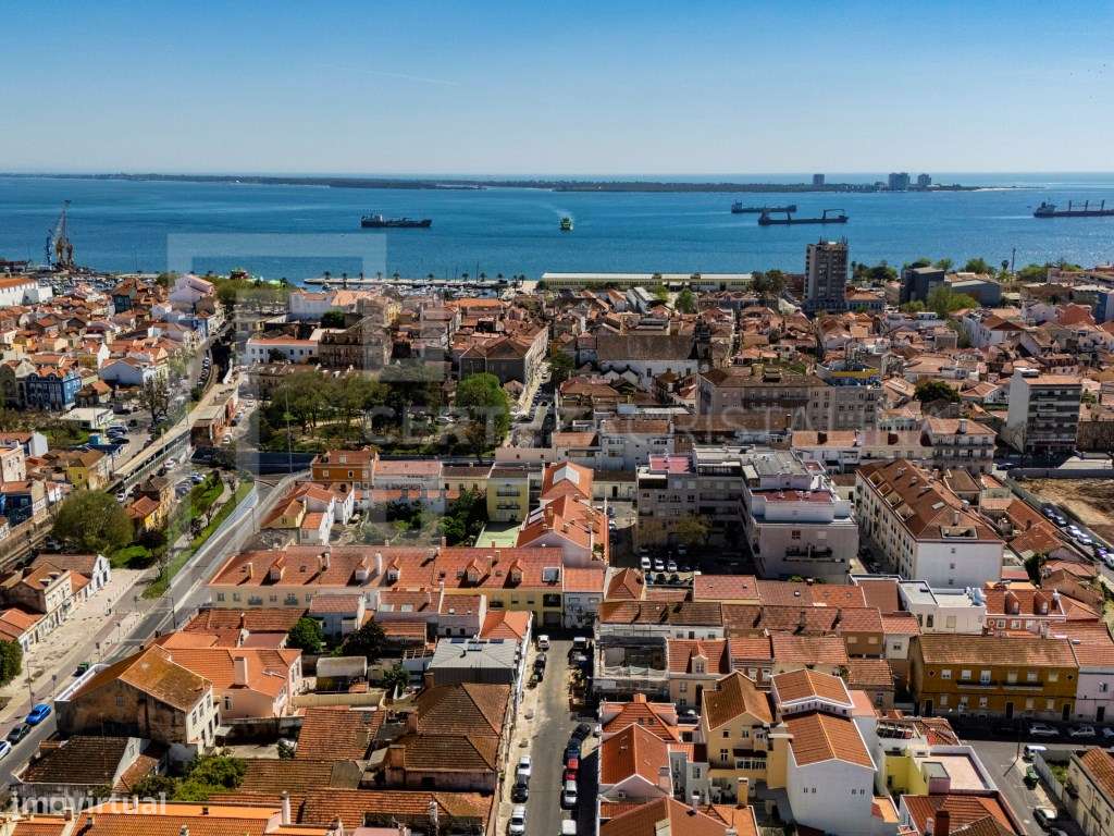 Moradia de Charme com Design Contemporâneo e Espaço Exterior | Cent...-26