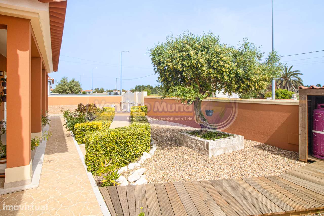 Moradia T3+1 em Foros de Salvaterra (F837)-59