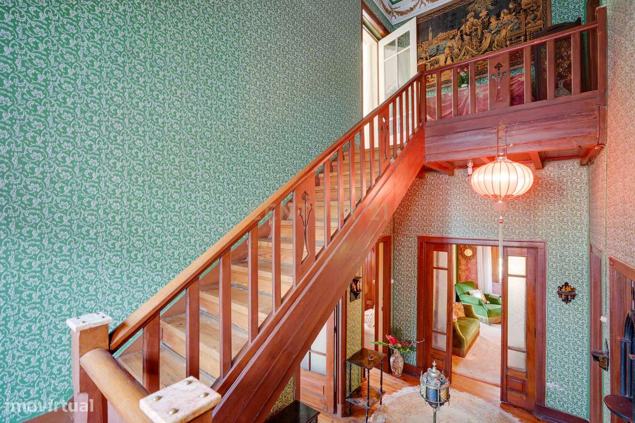 Moradia independente T6, situada no coração da linha de Cascais, junto-27