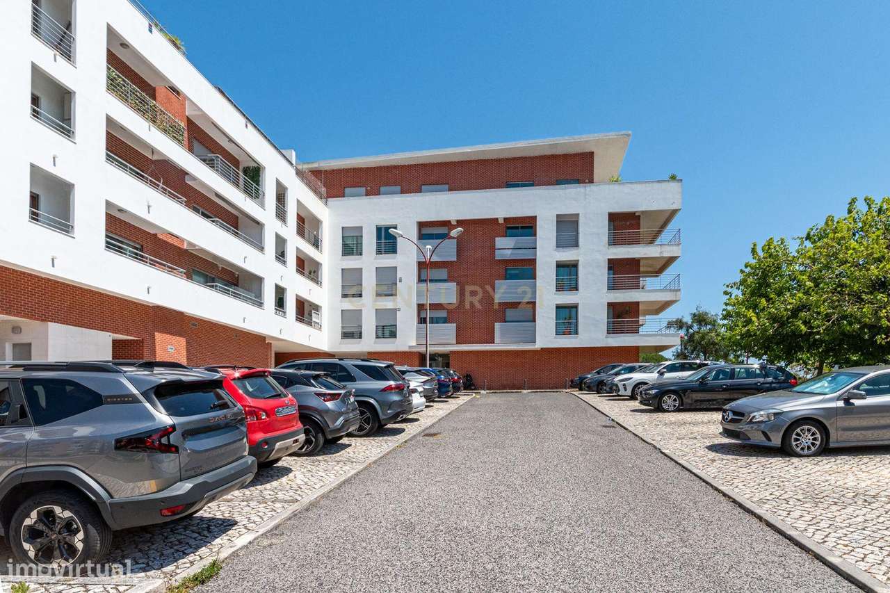Apartamento Único T2 de 82m2 com Terraço de 75m2 em Porto Salvo-28