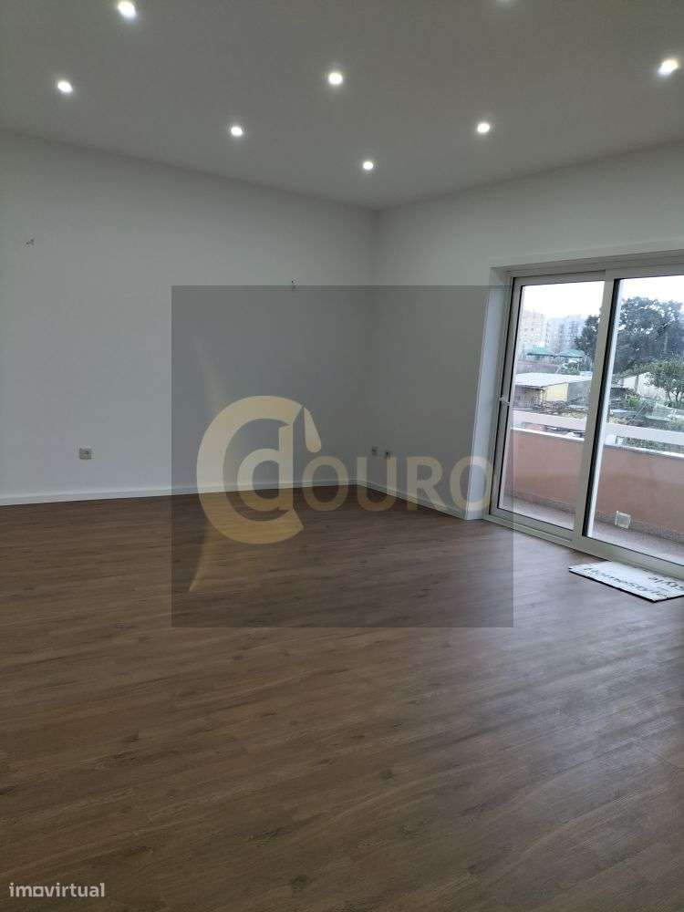 APARTAMENTO T3 RENOVADO EM ÁGUAS SANTAS - Grande imagem: 3/26
