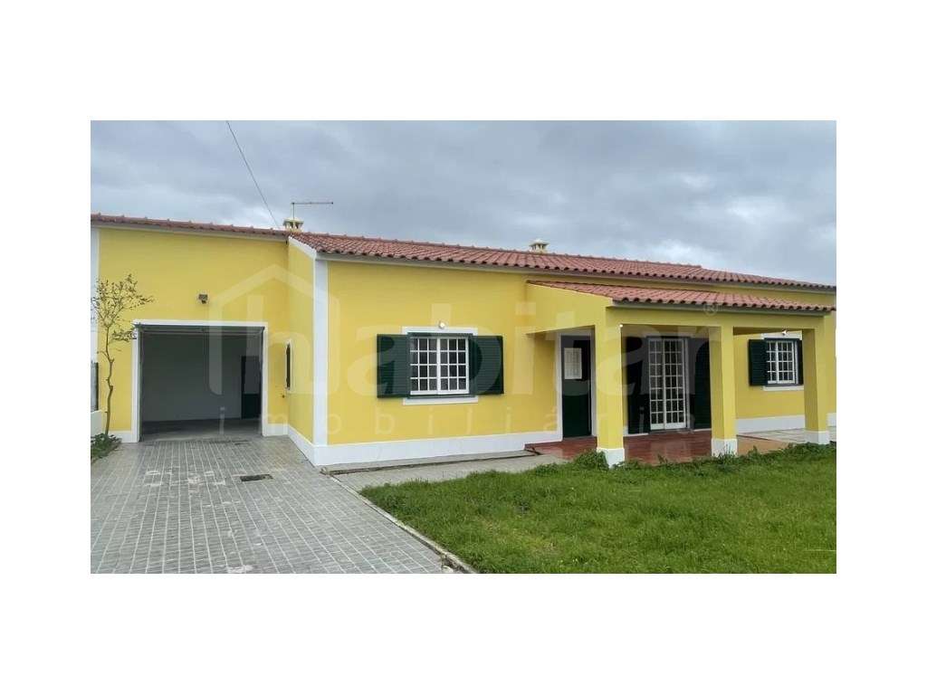 Moradia com Garagem, Piscina e Jardim - Excelente Oportunidade!-19