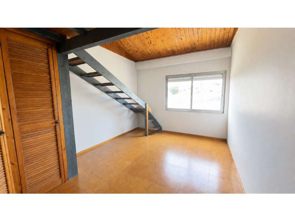 Apartamento Duplex T3 com Varanda | Pontinha-6