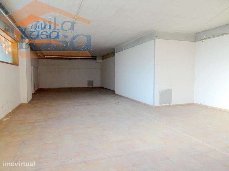 Armazém, Arcozelo com 2 Portões - Grande imagem: 1/3