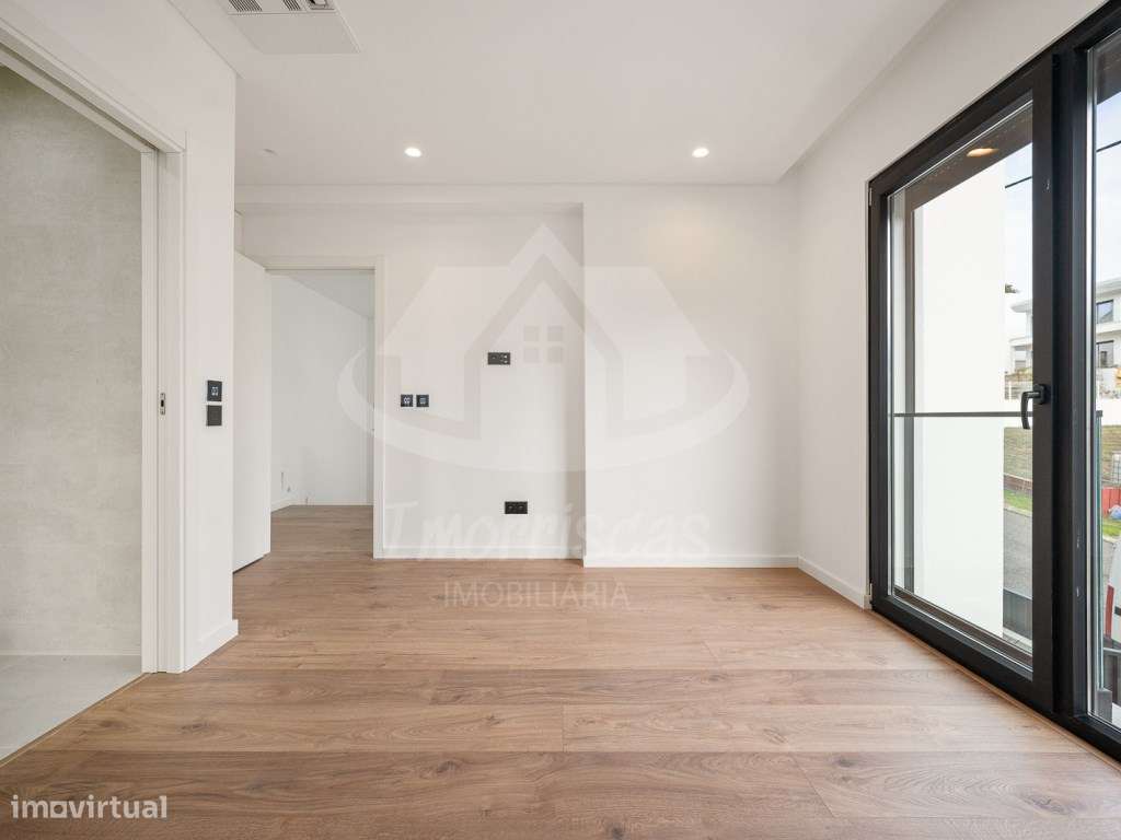 Moradia T4 com piscina e vista panorâmica em São João da Talha-19