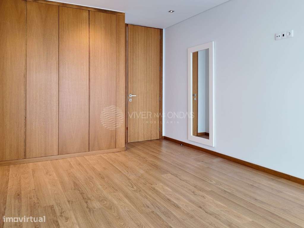 Luxuosa Moradia com 548 m2 - Premium com Piscina - 25 minutos do PORTO-36