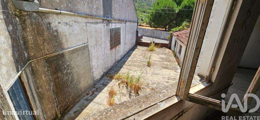 Loja / Estabelecimento Comercial em Minde de 1244,00 m2 - Grande imagem: 2/18