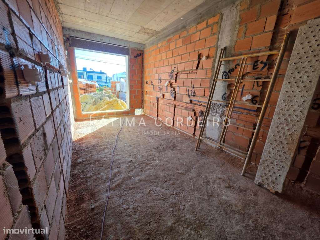 Moradia T4 com 3 Suítes e piscina Fernão Ferro-7