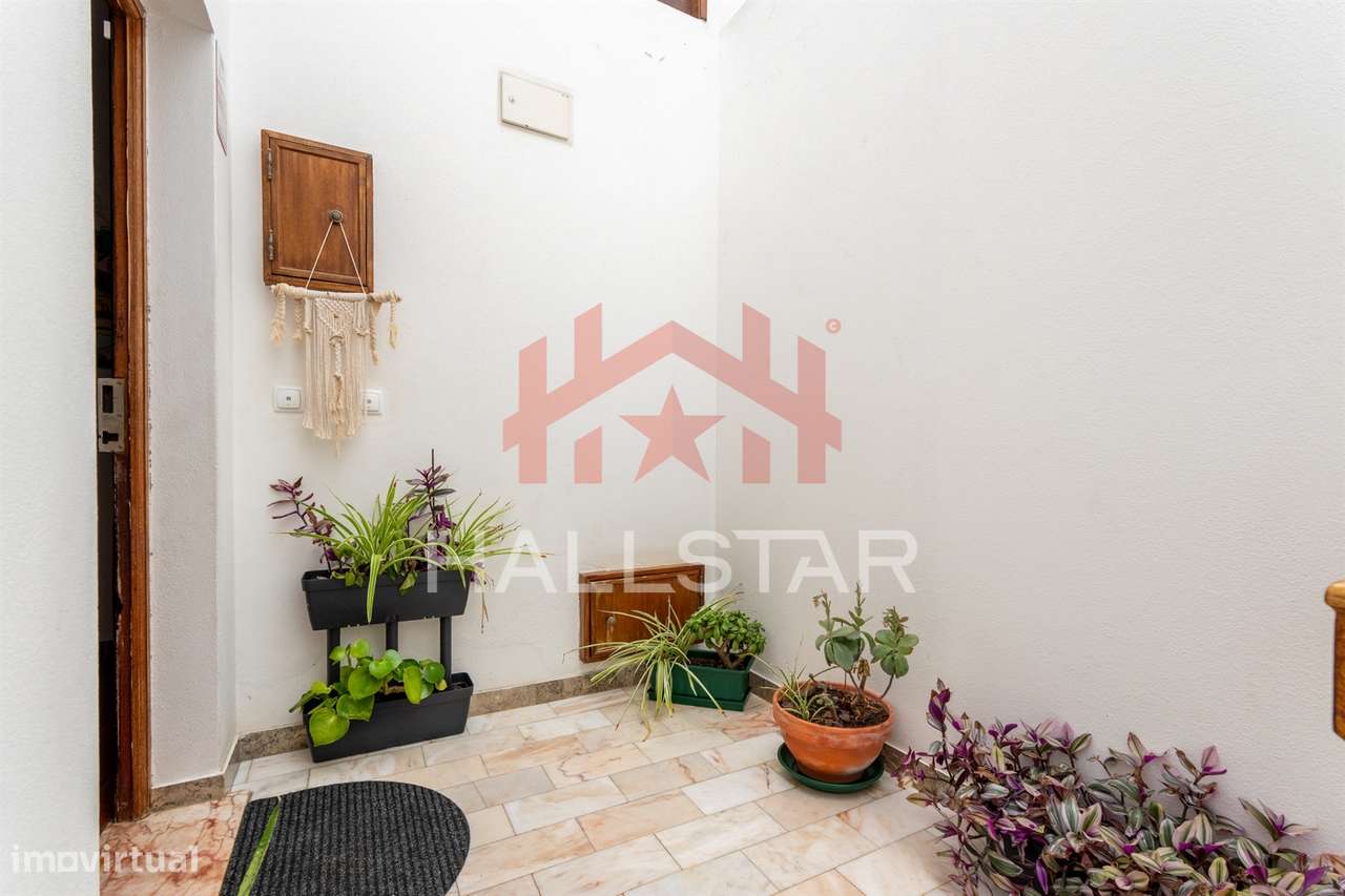 Apartamento T3 / Cozinha Equipada e Terraço / Nazaré-24