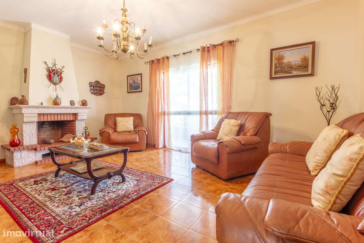 Moradia T5 isolada com jardim e terraço em Quinta do Conde-16