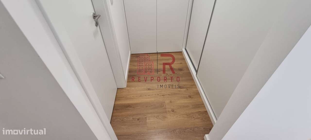 Apartamento T2, Novo, com suite e garagem dupla-10