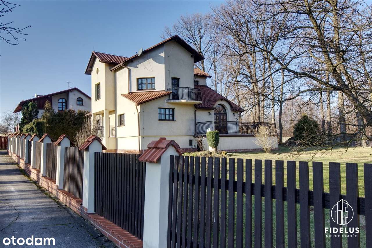 Dom w Kętach w stylu willi podmiejskiej-5