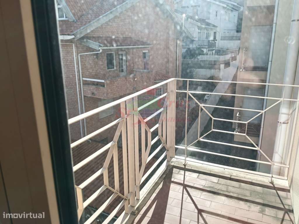 T4 com garagem Junto Piscinas Celas-16