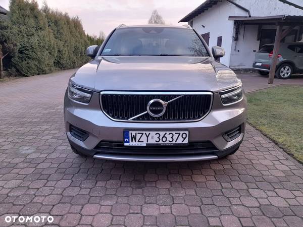 Volvo XC 40 T3 Momentum Pro - 2