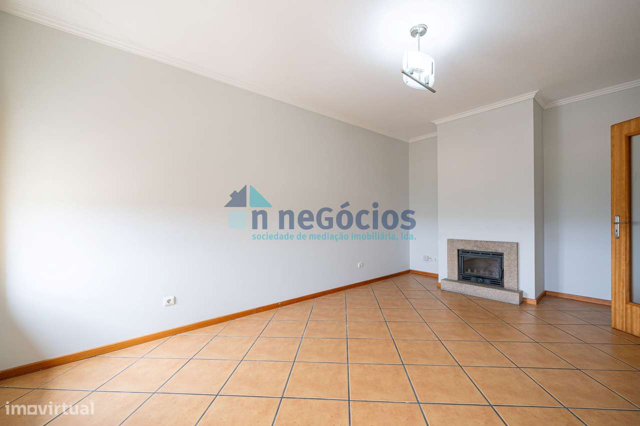 Apartamento t1 com lugar de garagem em O. Azeméis-11