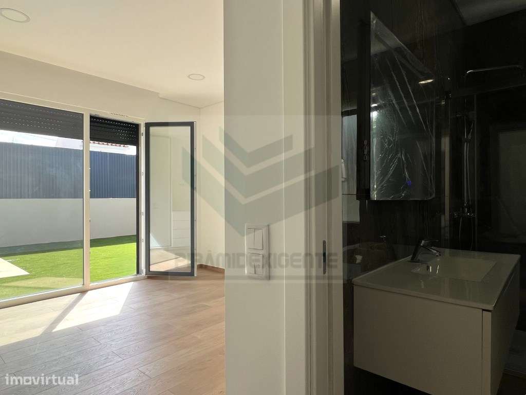 AZEITÃO, MORADIA Nova, 5ass. 3 SUITES, Lavandaria PISCINA-19