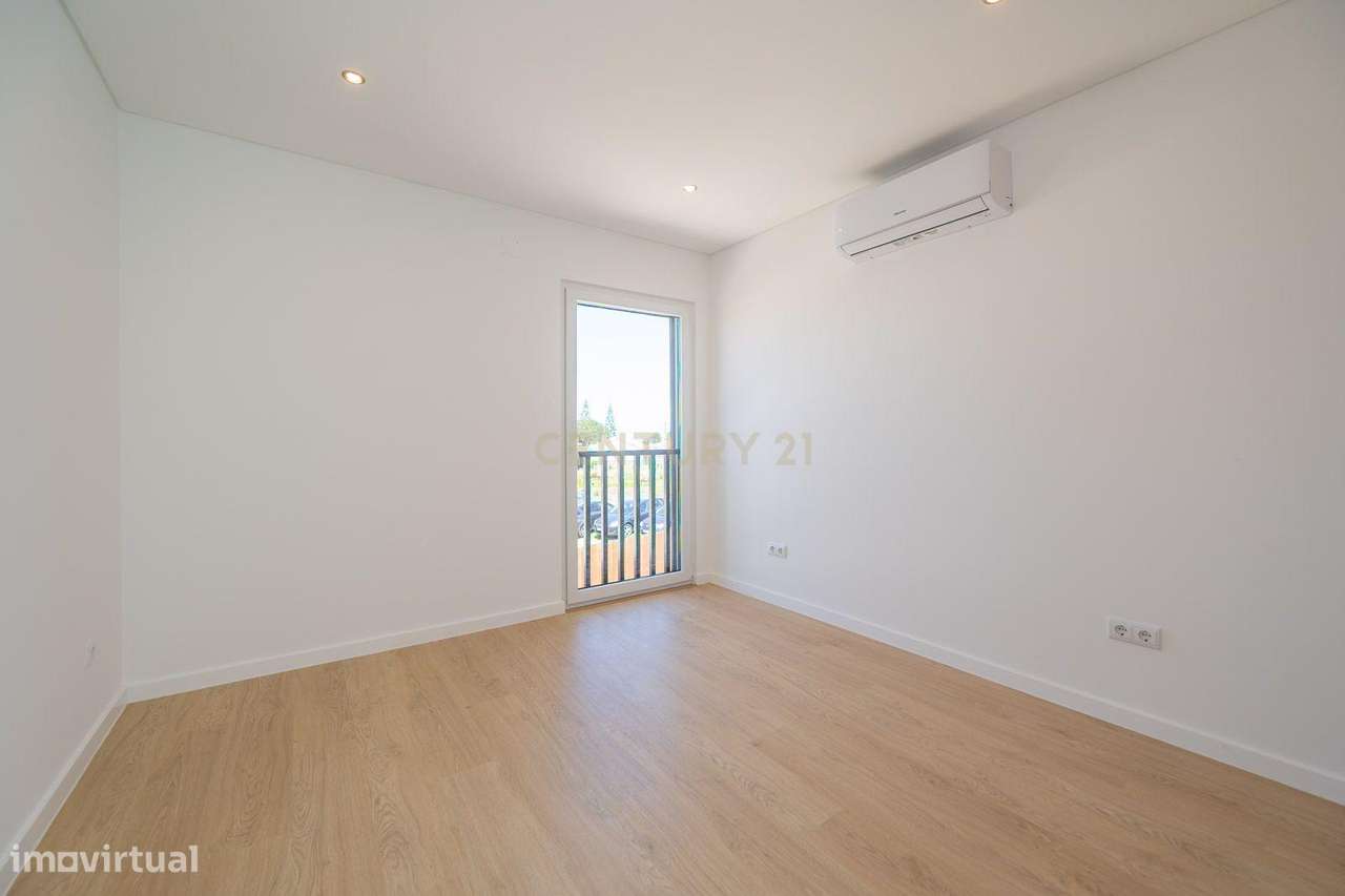 Sintra - Bolembre , moradia T4 nova, construção moderna e linhas conte-40