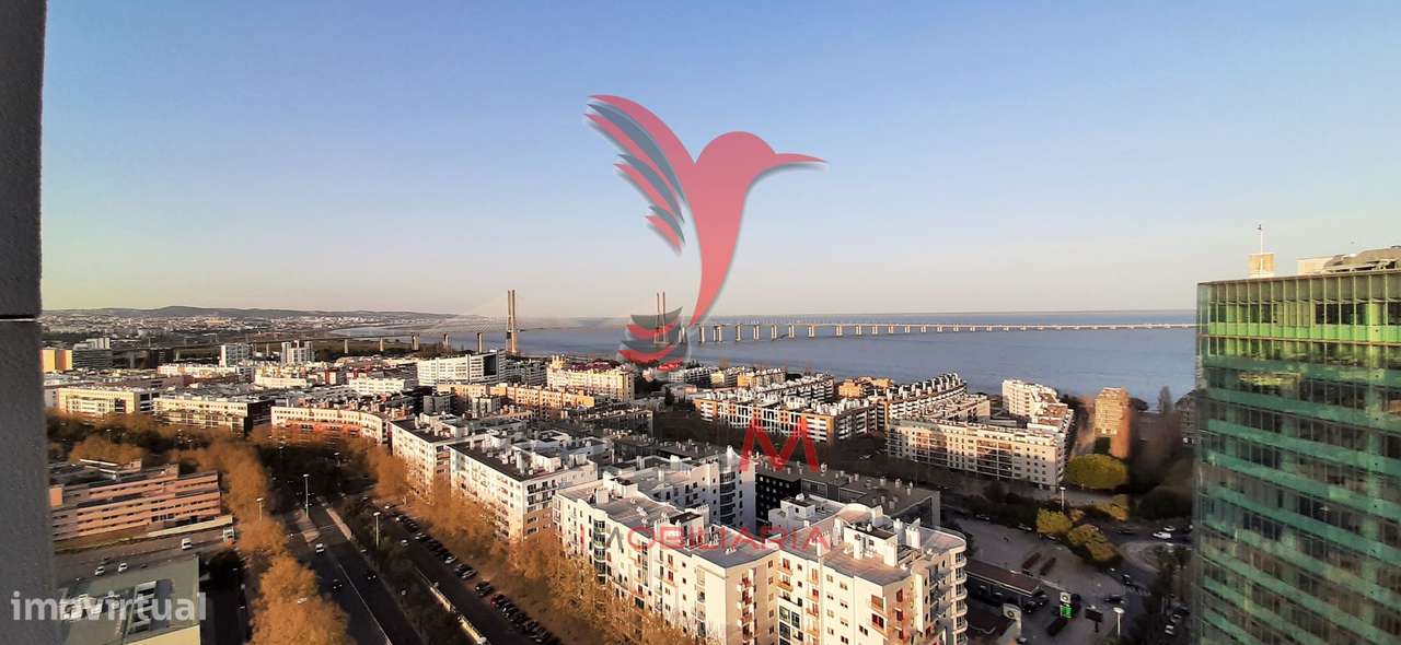 Requintado T1 com vistas deslumbrantes sobre o rio Tejo - Grande imagem: 5/25