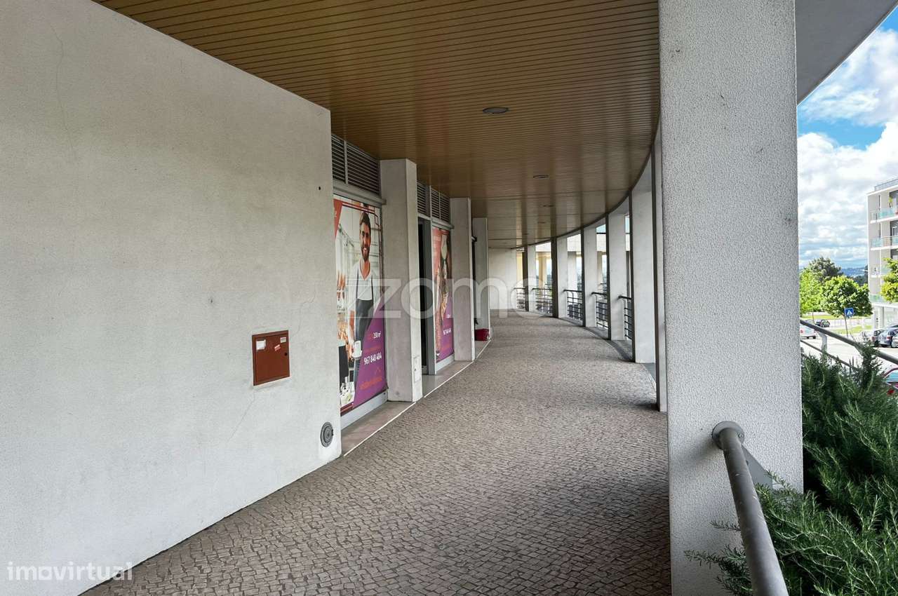 Excelente Loja Comercial Quinta da Alagoa I Próximo ao Palácio do G... - Grande imagem: 2/15