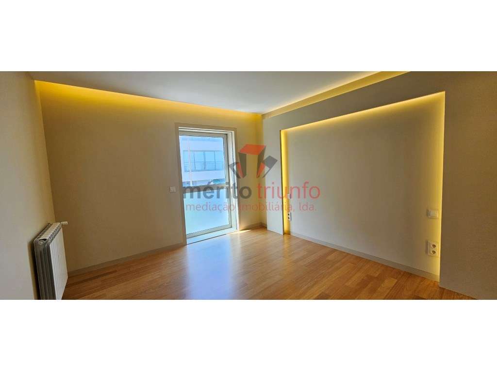 *Oferta de Escritura e Registo - Apartamento T4 de LUXO junto à Pra...-17