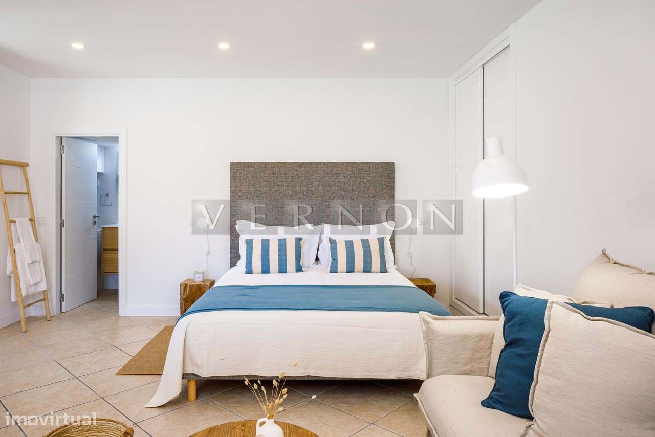 Algarve, Carvoeiro, moradia com 4 estudios independentes, localizada n - Grande imagem: 5/26
