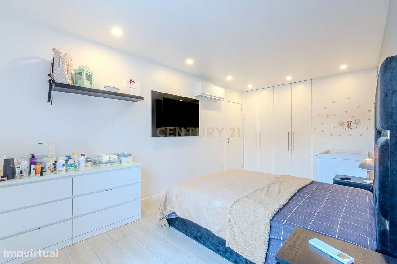 Luxuoso Apartamento de 3 Quartos novo com um Grande Terraço e Estacion-17