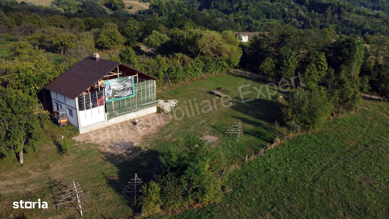 Casă de vânzare în comuna Corbeni, județ Argeș. - Imagine principală: 2/10