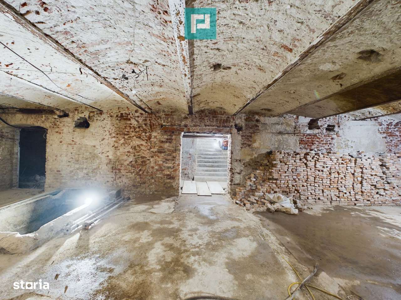 Spațiu ultracentral la demisol - Imagine principală: 3/8