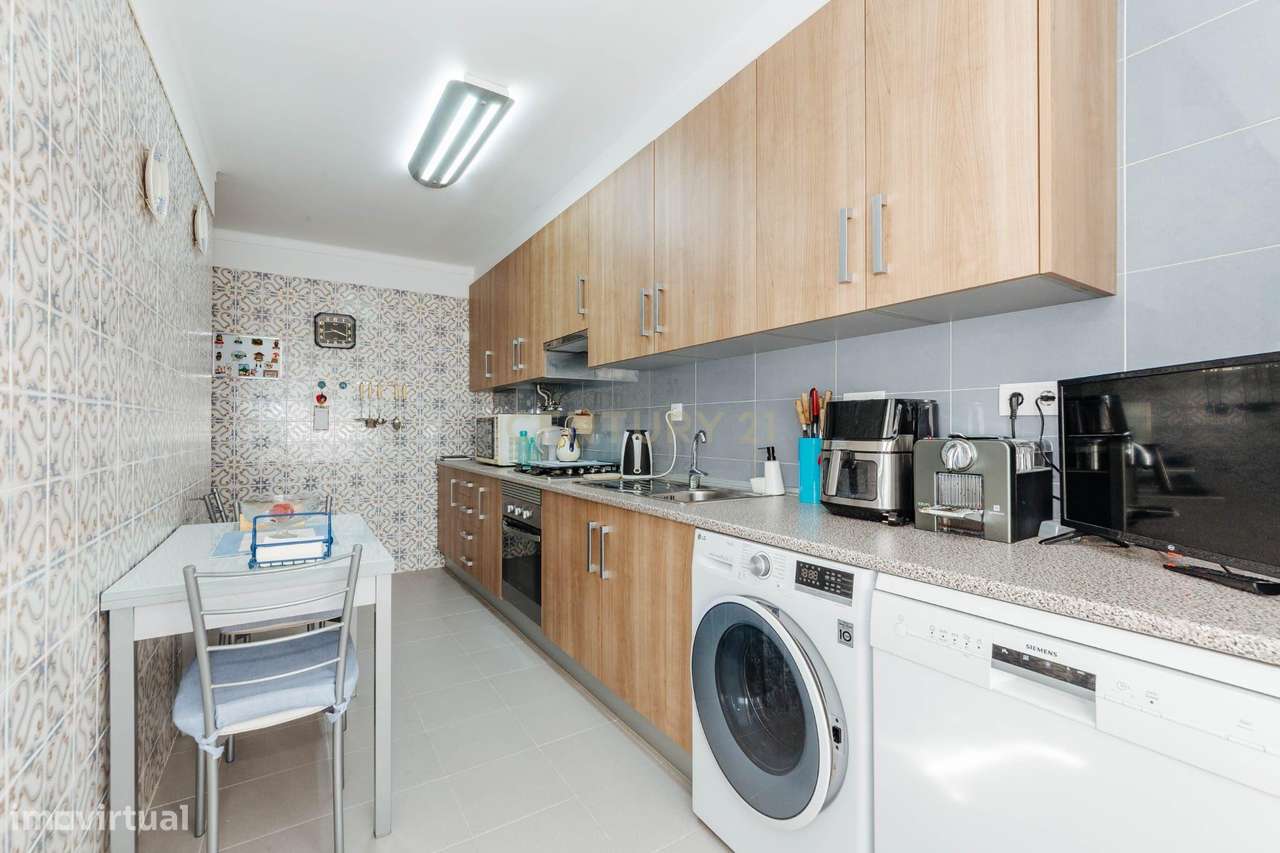 T3 Remodelado com Varandas e Arrecadação | Rua Douro Litoral | 3.º And - Grande imagem: 4/30