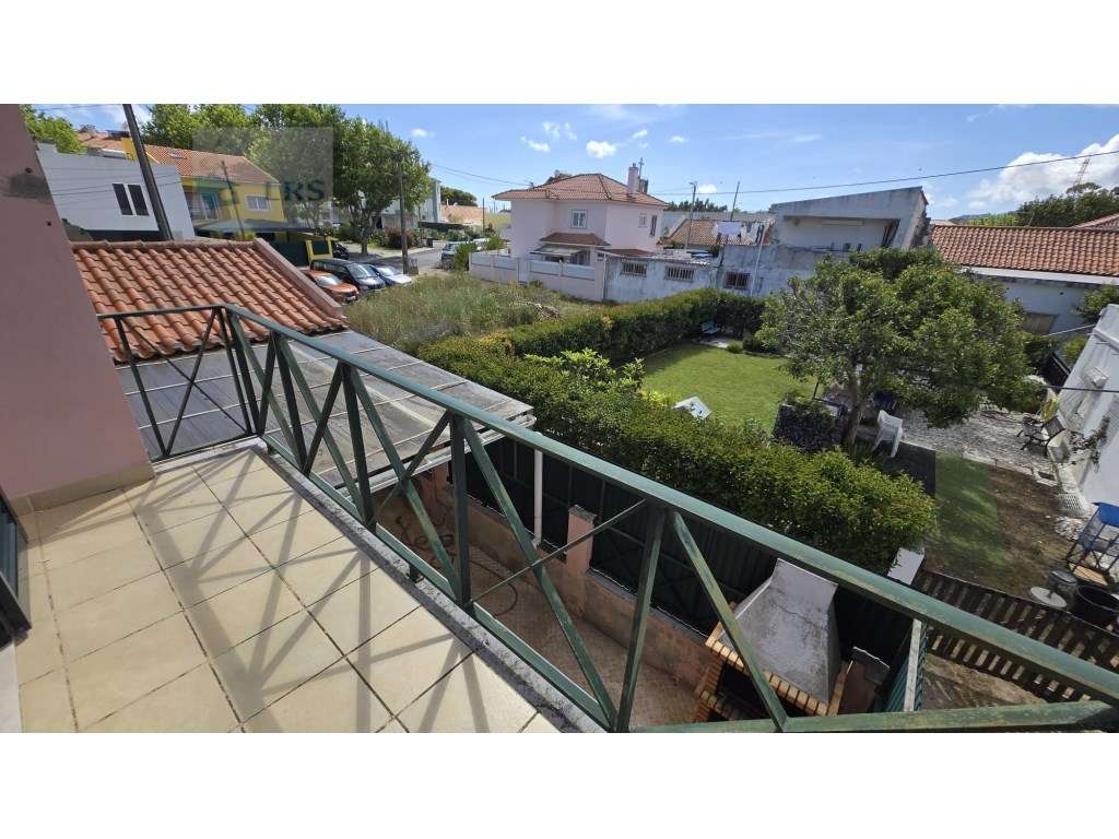 Moradia em Alcoitão - Excelente Oportunidade

Situada numa zona r...-26