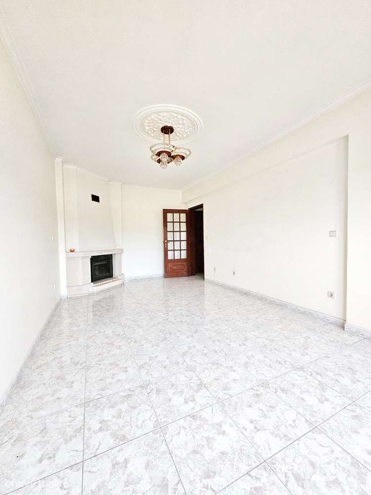Excelente T2 com Arrecadação, no Casal do Cotão-2