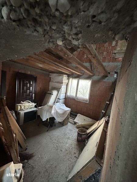 Vand casa la rosu - Imagine principală: 5/8