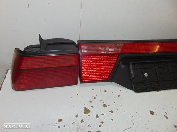 Alfa romeo 155 farolins e placa central - 2