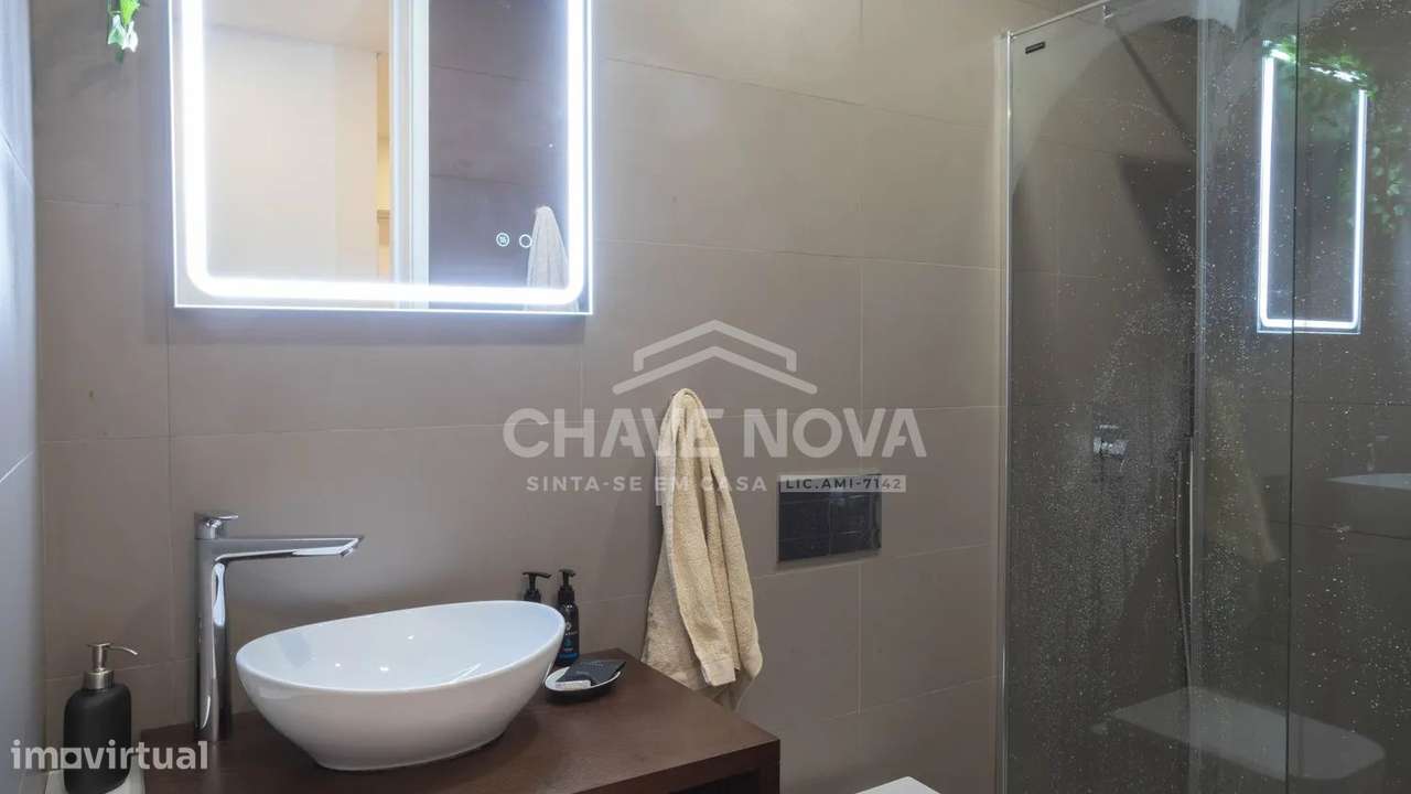 Apartamento T3 Renovado em São João da Madeira-26