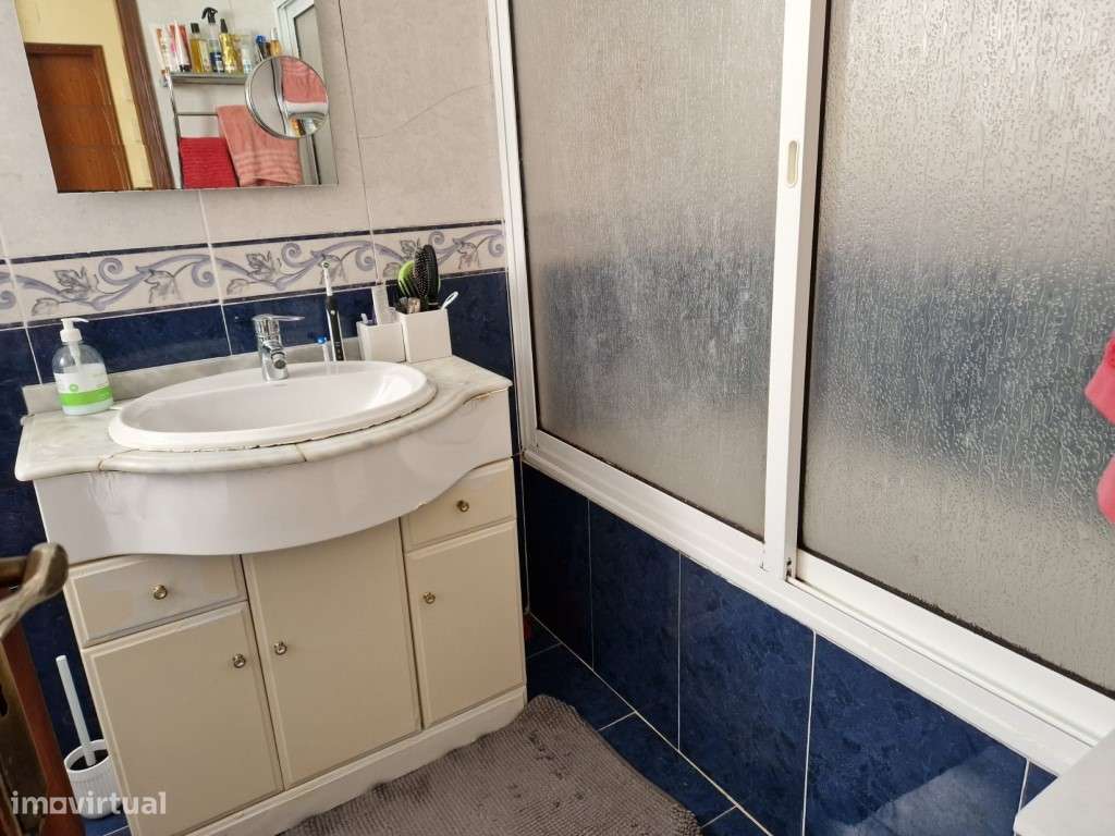 Moradia de 3 Pisos Com Garagem e Aproveitamento de Sótão-13