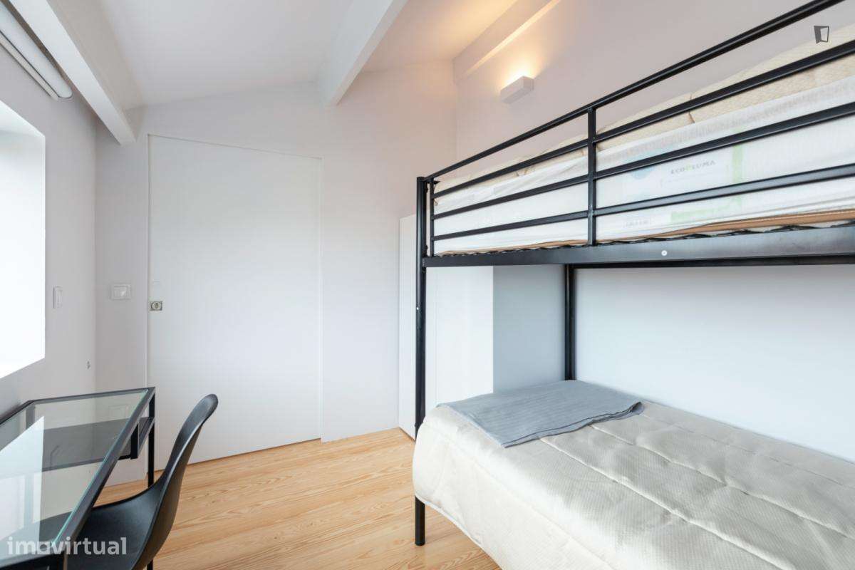 Quarto - localizado em Paranhos Porto - Grande imagem: 5/10