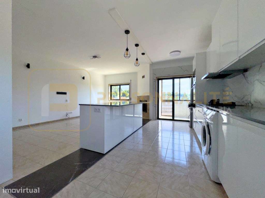 Apt. T2+1 Restaurado | Garagem p/ 2 carros | Varanda