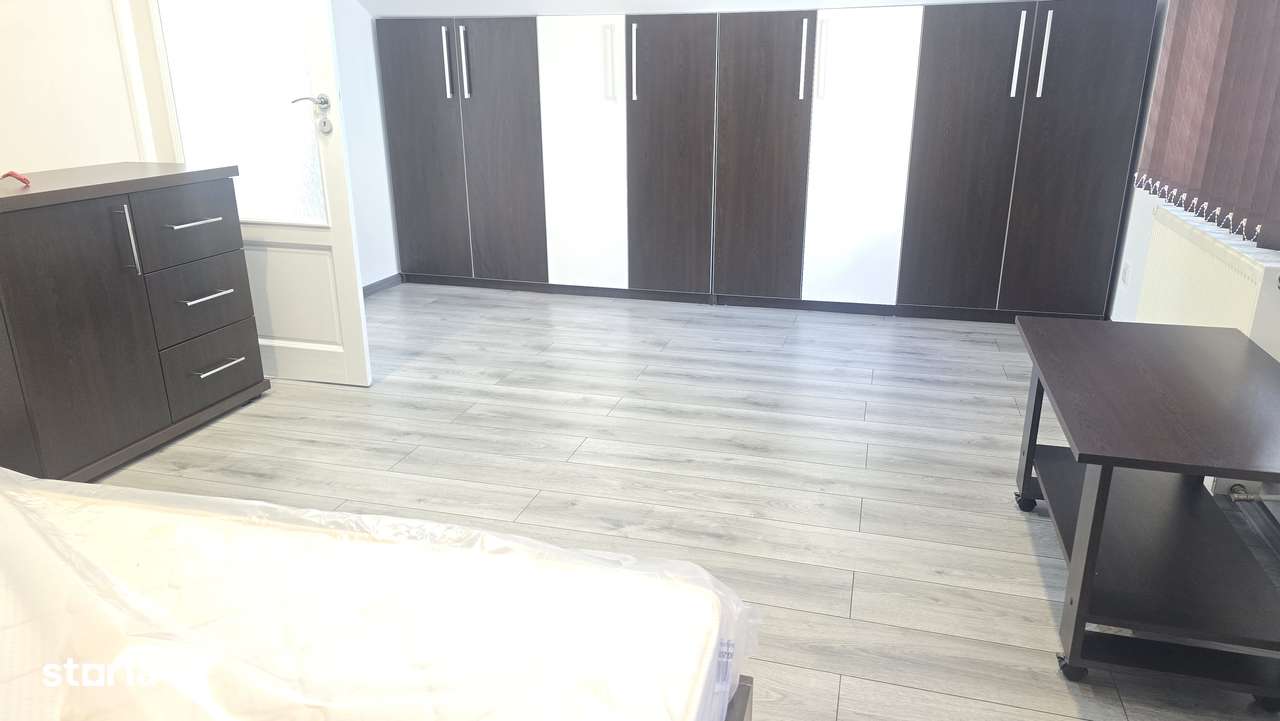 Inchiriez apartament 4 dormitoare, GARAJ in Vila, Liliacului, P+E+M, - Imagine principală: 4/20