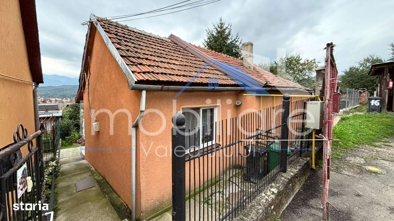 Casă cu teren 450 mp – zona Universității, Petroșani - Imagine principală: 2/20