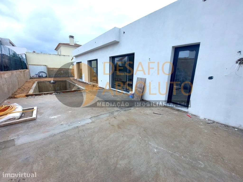 Moradia Isolada Térrea T4, com Piscina e Garagem. Azeitão-9