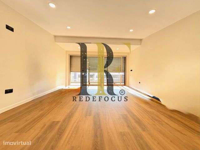 Moradia T4 de Luxo com Piscina e Jardim em Esmoriz-41