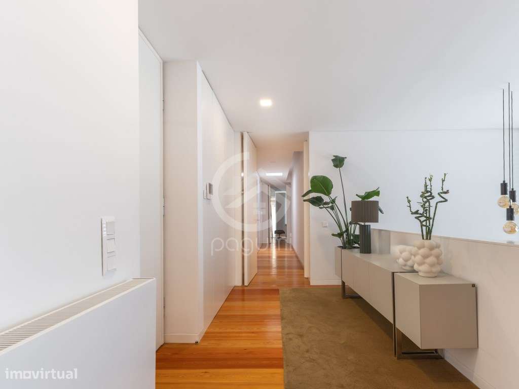Moradia Contemporânea | 1.470 m² | A 1 Minuto da A4-15