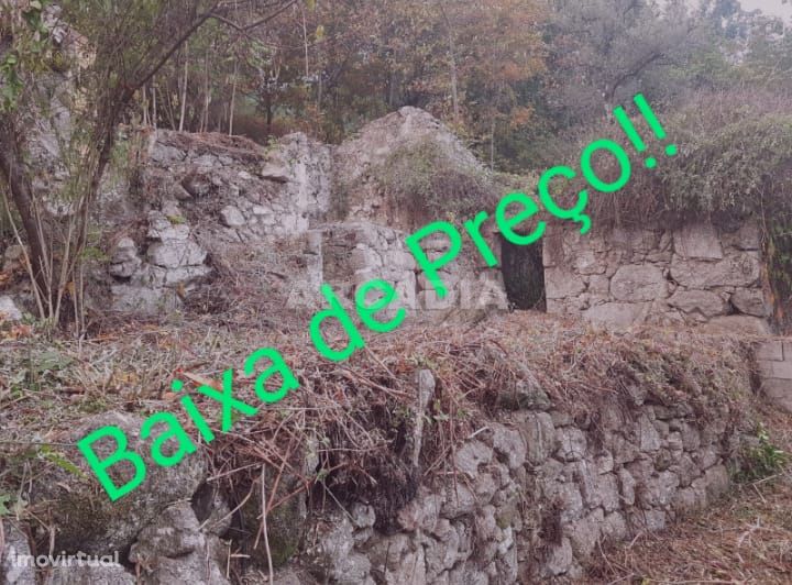 Baixa de Preço!!! Quintinha com Casa em Pedra para Restauro...