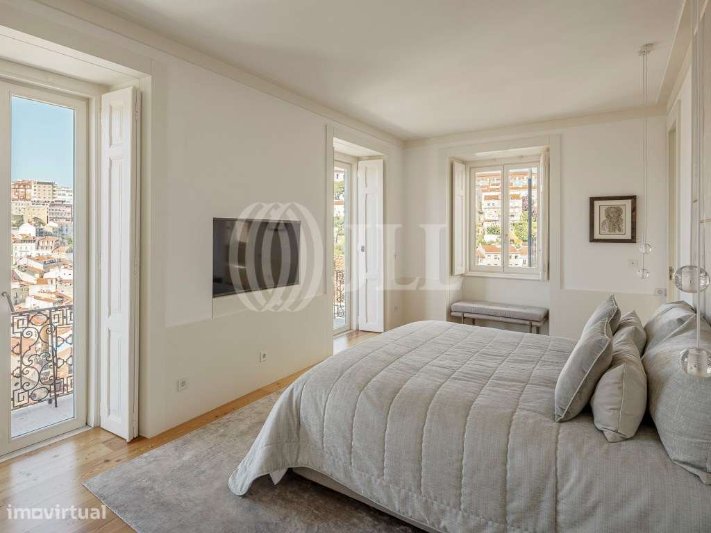 Apartamento T3+2 com jardim, em pleno Castelo, Lisboa-27